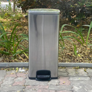 thùng rác inox vuông đạp chân 30 lít