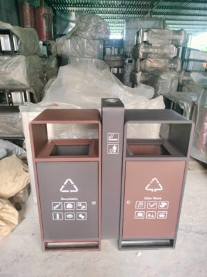 Thùng rác 2 ngăn sắt có gạt tàn