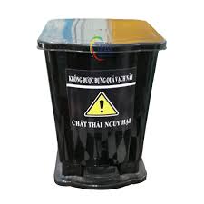 Thùng rác y tế 15 lít màu đen 3 den 5