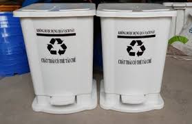 Thùng rác y tế 15 lít màu trắng 4 tr3